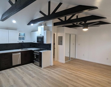 530 Glover Ave. Unit A - Photo Thumbnail 5