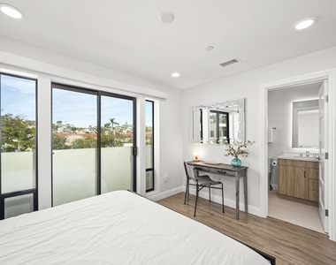 2925 Upshur - Photo Thumbnail 12