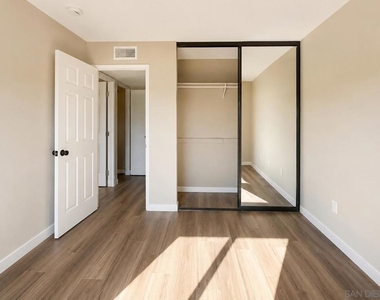 2425 Cranston - Photo Thumbnail 9