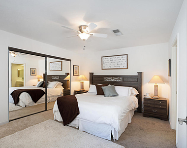 76915 Scimitar Way - Photo Thumbnail 10