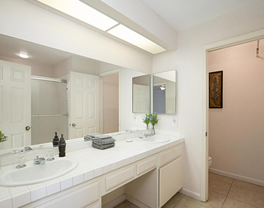 76915 Scimitar Way - Photo Thumbnail 11