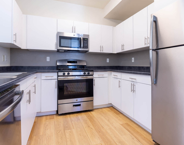 1005 N. Center Avenue - Photo Thumbnail 4