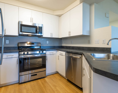 1005 N. Center Avenue - Photo Thumbnail 21