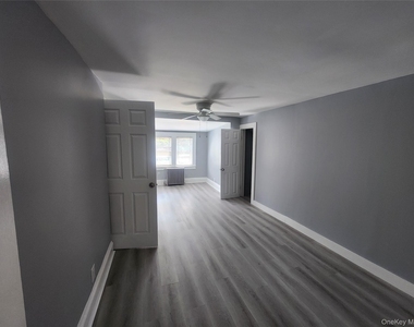 8203 Myrtle Avenue - Photo Thumbnail 3