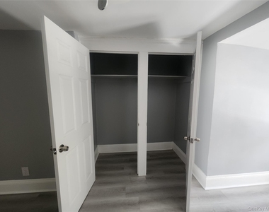 8203 Myrtle Avenue - Photo Thumbnail 4