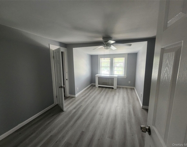 8203 Myrtle Avenue - Photo Thumbnail 2