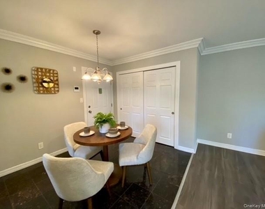 317 Robinson Avenue - Photo Thumbnail 1