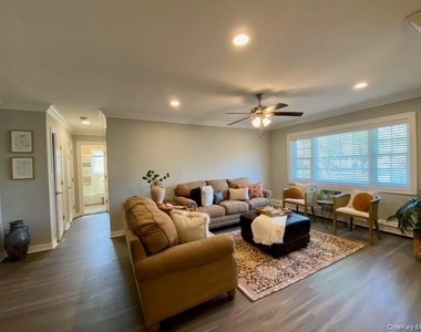 317 Robinson Avenue - Photo Thumbnail 2