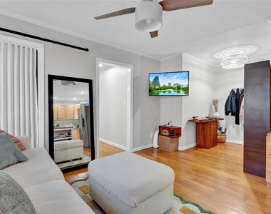 65 W Broadway - Photo Thumbnail 7