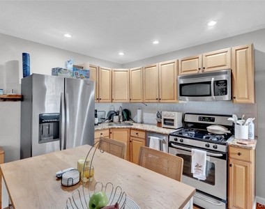 65 W Broadway - Photo Thumbnail 6