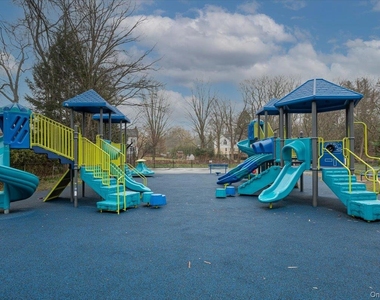 116 Soundview Avenue - Photo Thumbnail 34
