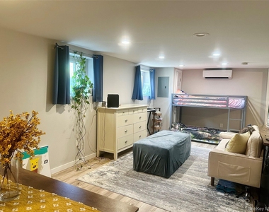 372 Verplanck Avenue - Photo Thumbnail 6