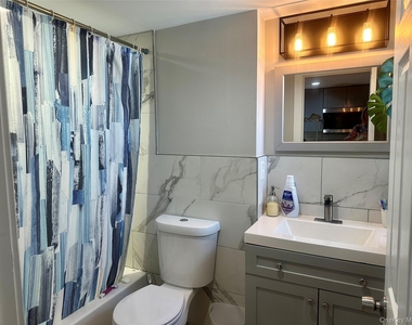 372 Verplanck Avenue - Photo Thumbnail 9