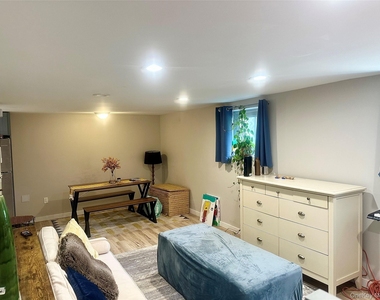 372 Verplanck Avenue - Photo Thumbnail 5