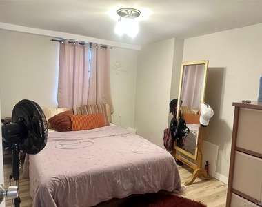 372 Verplanck Avenue - Photo Thumbnail 8