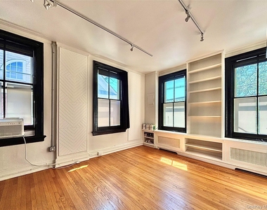 6378 Mill Street - Photo Thumbnail 8