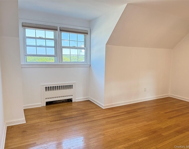 270 Gainsborg Avenue E - Photo Thumbnail 3