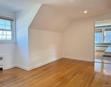 270 Gainsborg Avenue E - Photo Thumbnail 4
