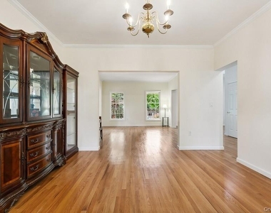 921 Shore Acres Drive - Photo Thumbnail 5