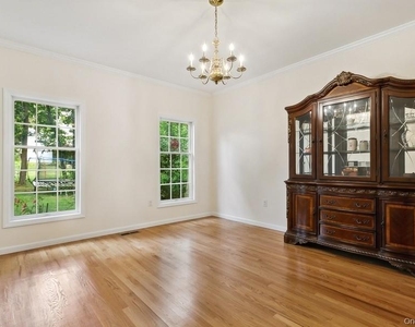 921 Shore Acres Drive - Photo Thumbnail 4