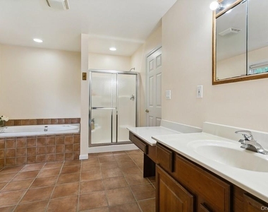 921 Shore Acres Drive - Photo Thumbnail 15
