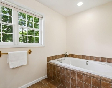 921 Shore Acres Drive - Photo Thumbnail 16