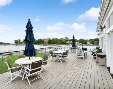 921 Shore Acres Drive - Photo Thumbnail 27