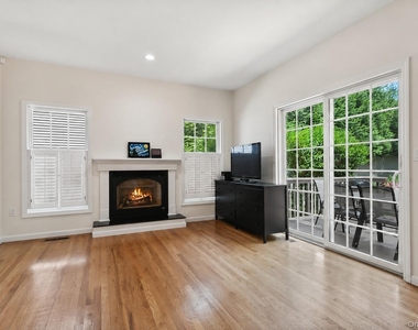 921 Shore Acres Drive - Photo Thumbnail 10