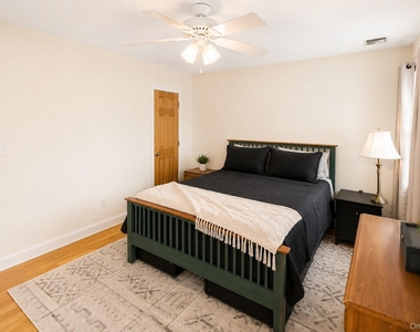 649 W Park Avenue - Photo Thumbnail 6