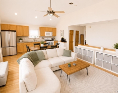649 W Park Avenue - Photo Thumbnail 3