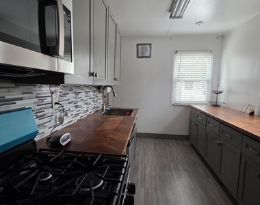 28 Roundhill Drive - Photo Thumbnail 4