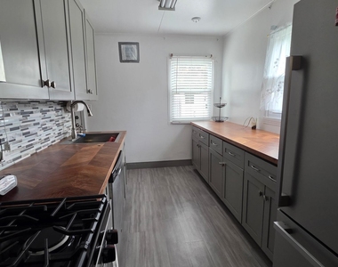 28 Roundhill Drive - Photo Thumbnail 5