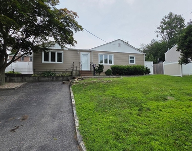 28 Roundhill Drive - Photo Thumbnail 2