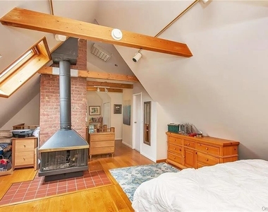 7 Wendover Road - Photo Thumbnail 9