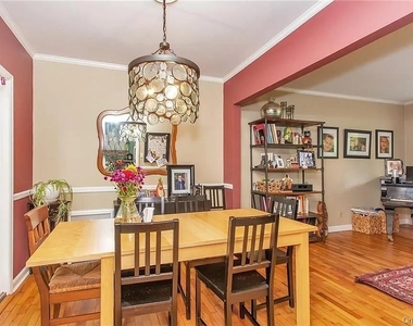 7 Wendover Road - Photo Thumbnail 4