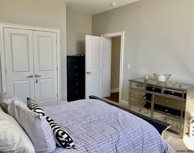77 Van Dam Street - Photo Thumbnail 18