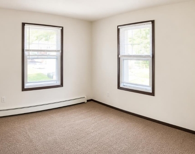 307 Rock Avenue - Photo Thumbnail 5
