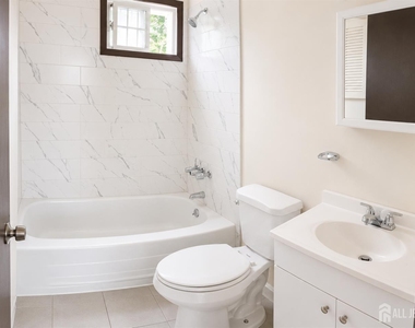 307 Rock Avenue - Photo Thumbnail 6