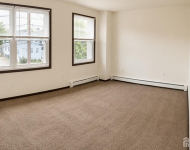 307 Rock Avenue - Photo Thumbnail 3