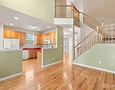 315 Birch Court - Photo Thumbnail 7