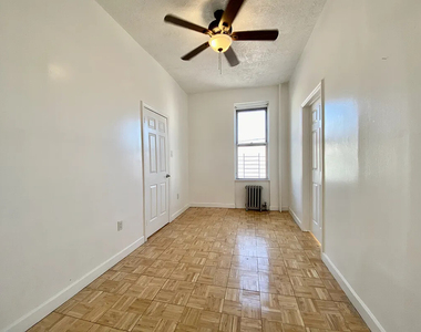 253 Nassau Avenue - Photo Thumbnail 4