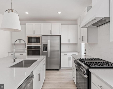9207 Forkleaf Oak Dr - Photo Thumbnail 16