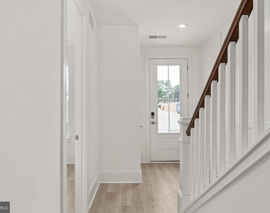 9207 Forkleaf Oak Dr - Photo Thumbnail 5
