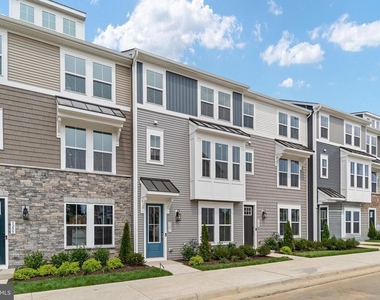 9207 Forkleaf Oak Dr - Photo Thumbnail 2