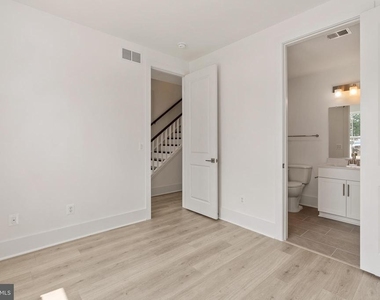 9207 Forkleaf Oak Dr - Photo Thumbnail 9