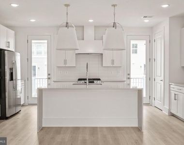 9207 Forkleaf Oak Dr - Photo Thumbnail 12