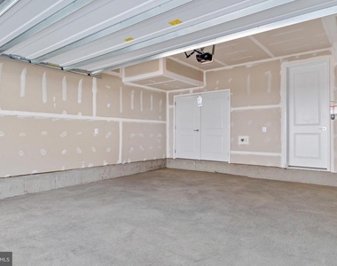 9207 Forkleaf Oak Dr - Photo Thumbnail 43