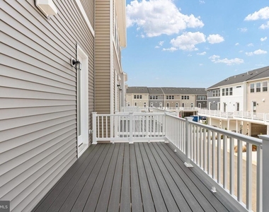 9207 Forkleaf Oak Dr - Photo Thumbnail 21