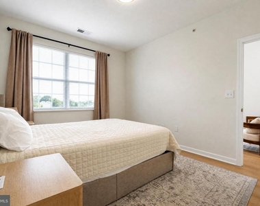 12901 Centre Park Circle - Photo Thumbnail 10