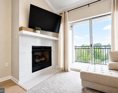 12901 Centre Park Circle - Photo Thumbnail 6